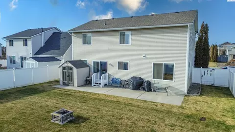 Exterior - 2410 NW Robert St, Pullman, WA 99163 photo 3 of 3