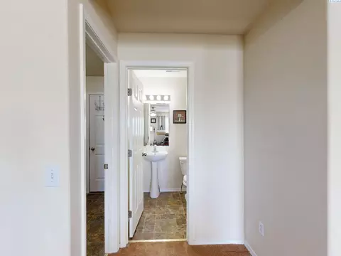 Entry Way - 2410 NW Robert St, Pullman, WA 99163 photo 1 of 1