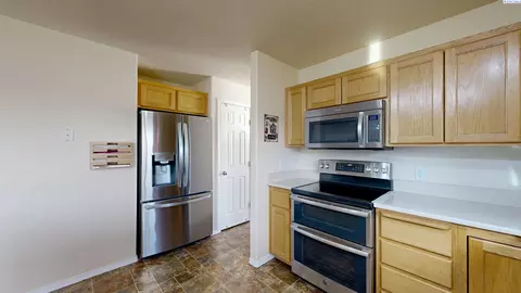 Kitchen - 2410 NW Robert St, Pullman, WA 99163 photo 4 of 4