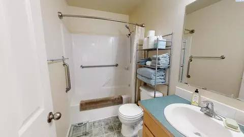 Bath - 2410 NW Robert St, Pullman, WA 99163 photo 3 of 3