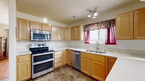 Kitchen - 2410 NW Robert St, Pullman, WA 99163 photo 2 of 4
