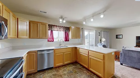 Kitchen - 2410 NW Robert St, Pullman, WA 99163 photo 3 of 4