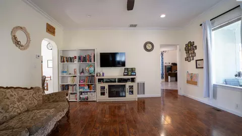 Entry Way - 311 E Cooper St, Colfax, WA 99111 photo 1 of 2