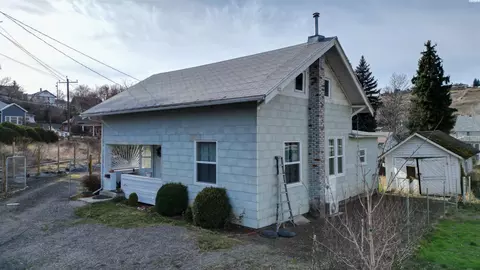Exterior - 311 E Cooper St, Colfax, WA 99111 photo 4 of 5