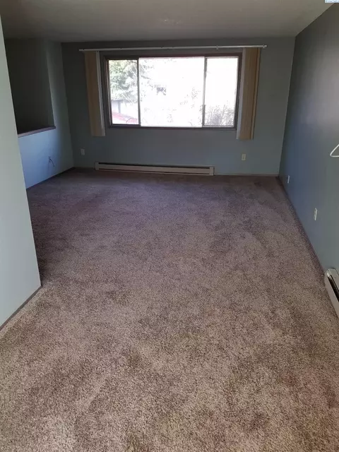 325 NW Thomas St, Pullman, WA 99163 photo 2