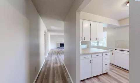 Entry Way - 1250 NW State, Pullman, WA 99163 photo 1 of 2