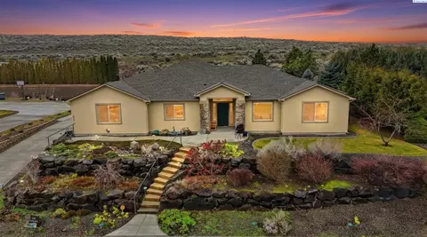 477 Heritage Hills Dr, Richland, WA 99352