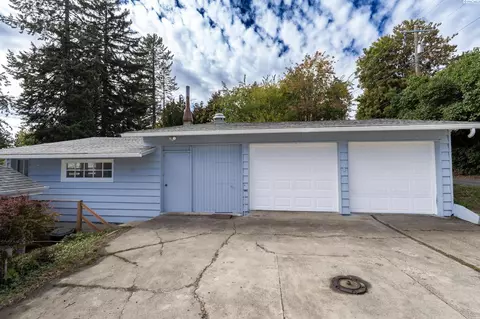 Exterior - 308 NW Webb, Pullman, WA 99163 photo 6 of 9