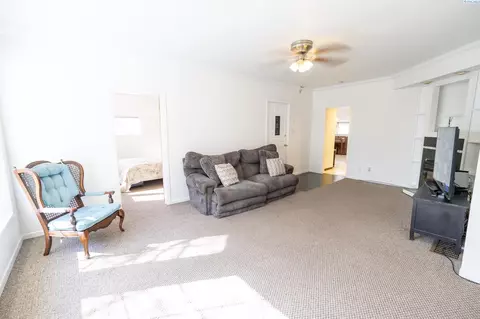 Living - 308 NW Webb, Pullman, WA 99163 photo 2 of 3