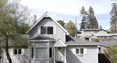 Exterior - 308 NW Webb, Pullman, WA 99163 photo 2 of 9
