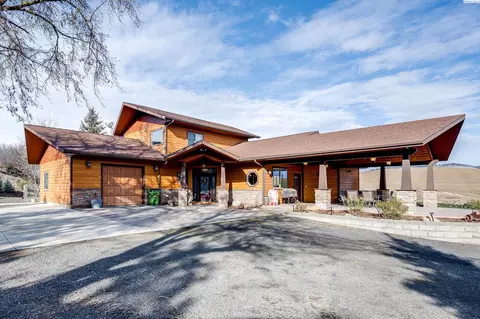 Exterior - 3802 Palouse Albion Rd, Pullman, WA 99163 photo 3 of 7