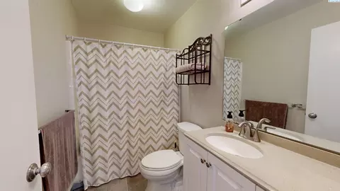 Bath - 222 NW Clay Ct, Pullman, WA 99163 photo 2 of 2