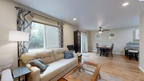 Living - 222 NW Clay Ct, Pullman, WA 99163 photo 2 of 2