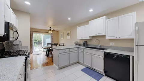 Kitchen - 222 NW Clay Ct, Pullman, WA 99163 photo 1 of 2