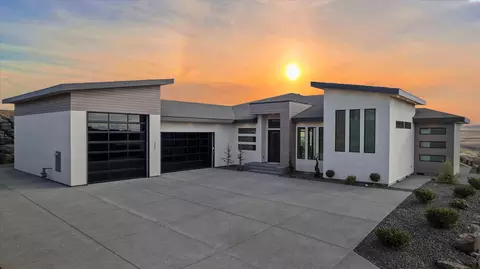 2243 S Wilson Pl, Kennewick, WA 99338