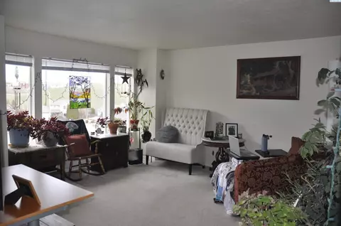 Living - 2430 NW Granite Ct, Pullman, WA 99163 photo 1 of 2