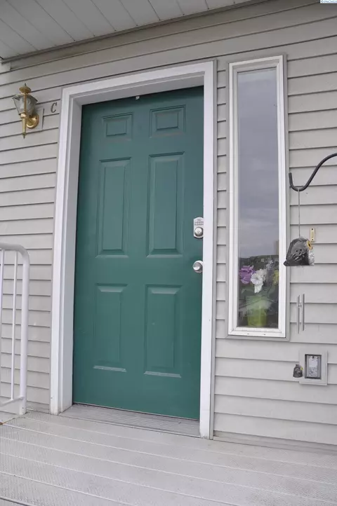 Entry Way - 2430 NW Granite Ct, Pullman, WA 99163 photo 1 of 3