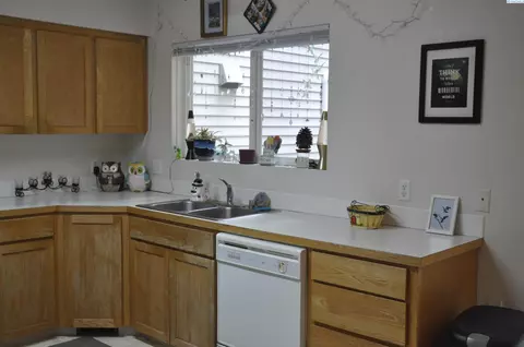 Kitchen - 2430 NW Granite Ct, Pullman, WA 99163 photo 2 of 3