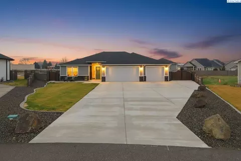 6915 Lamb Ct, Pasco, WA 99301