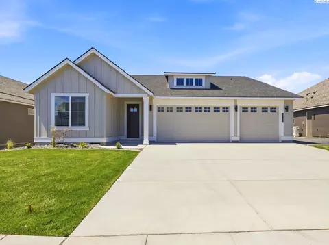 5712 Flathead Ave, Pasco, WA 99301