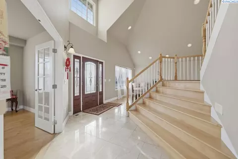 Entry Way - 820 NW Palouse View Ct, Pullman, WA 99163 photo 2 of 6