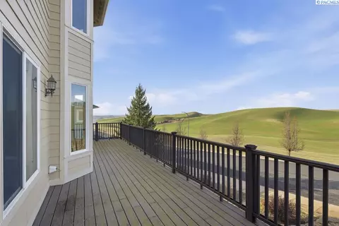 Exterior - 820 NW Palouse View Ct, Pullman, WA 99163 photo 3 of 3