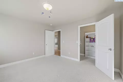 Bedroom - 820 NW Palouse View Ct, Pullman, WA 99163 photo 5 of 9