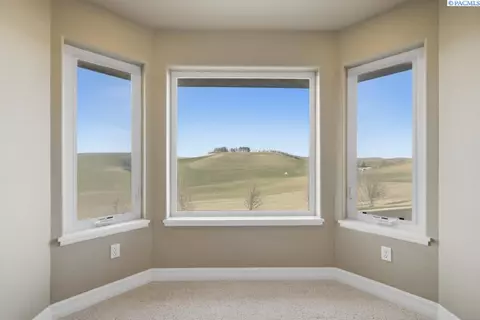 Bedroom - 820 NW Palouse View Ct, Pullman, WA 99163 photo 3 of 9