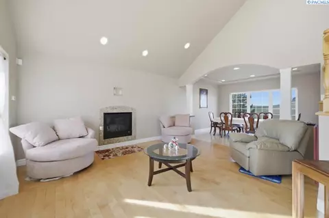 Living - 820 NW Palouse View Ct, Pullman, WA 99163 photo 1 of 6