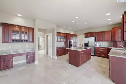 Kitchen - 820 NW Palouse View Ct, Pullman, WA 99163 photo 7 of 7