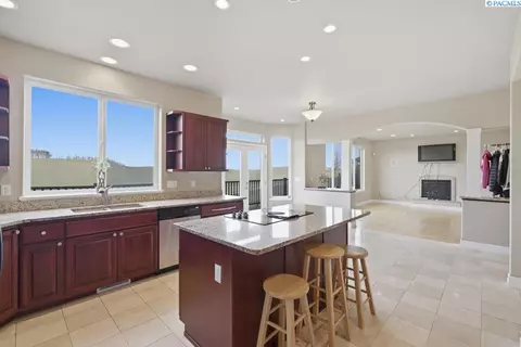 Kitchen - 820 NW Palouse View Ct, Pullman, WA 99163 photo 1 of 7