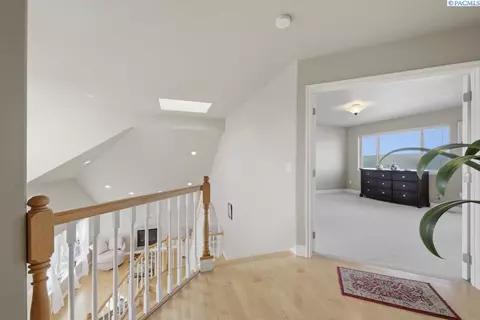 Entry Way - 820 NW Palouse View Ct, Pullman, WA 99163 photo 5 of 6