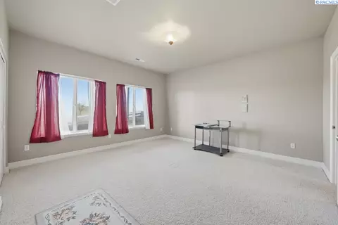 Bedroom - 820 NW Palouse View Ct, Pullman, WA 99163 photo 8 of 9