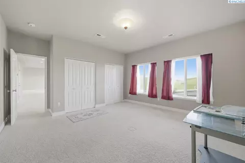 Bedroom - 820 NW Palouse View Ct, Pullman, WA 99163 photo 9 of 9