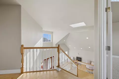 Entry Way - 820 NW Palouse View Ct, Pullman, WA 99163 photo 6 of 6