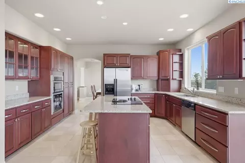 Kitchen - 820 NW Palouse View Ct, Pullman, WA 99163 photo 2 of 7