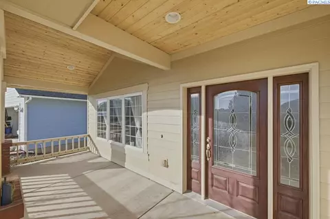 Exterior - 820 NW Palouse View Ct, Pullman, WA 99163 photo 2 of 3