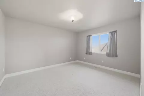 Bedroom - 820 NW Palouse View Ct, Pullman, WA 99163 photo 7 of 9
