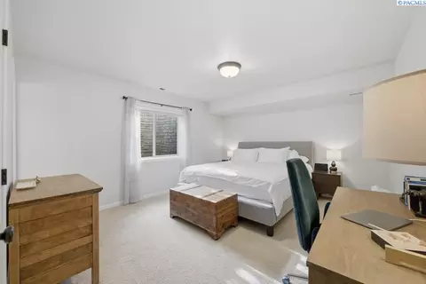 Bedroom - 210 NW Terreview Dr #E, Pullman, WA 99163 photo 5 of 5