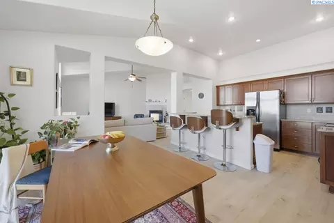 Dining - 210 NW Terreview Dr #E, Pullman, WA 99163 photo 3 of 3
