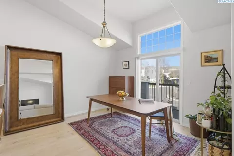 Dining - 210 NW Terreview Dr #E, Pullman, WA 99163 photo 1 of 3