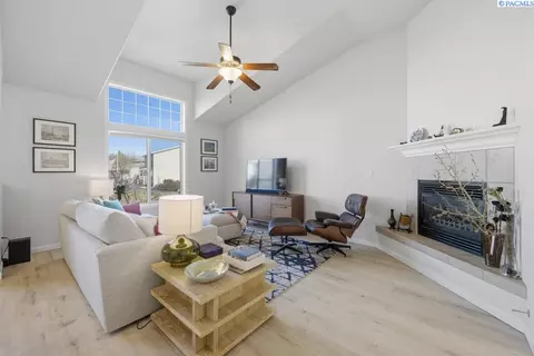 Other - 210 NW Terreview Dr #E, Pullman, WA 99163 photo 1 of 4