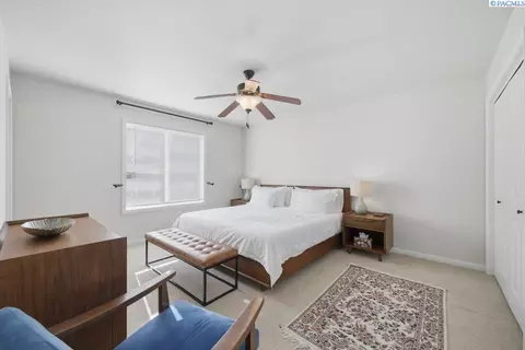 Bedroom - 210 NW Terreview Dr #E, Pullman, WA 99163 photo 2 of 5