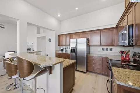 Kitchen - 210 NW Terreview Dr #E, Pullman, WA 99163 photo 1 of 4