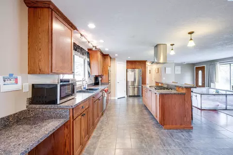 Kitchen - 943 SW Mies St, Pullman, WA 99163 photo 4 of 5