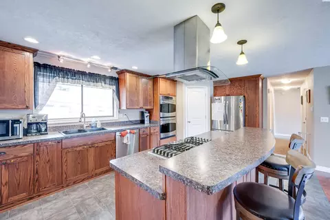 Kitchen - 943 SW Mies St, Pullman, WA 99163 photo 2 of 5