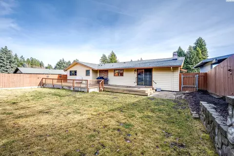 Exterior - 943 SW Mies St, Pullman, WA 99163 photo 4 of 6