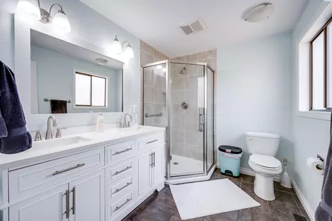 Bath - 943 SW Mies St, Pullman, WA 99163 photo 1 of 3