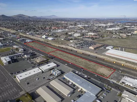 Nka W Clearwater Ave, Kennewick, WA 99336