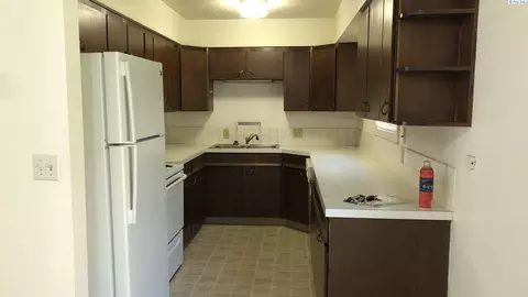 Kitchen - 1548-1550 NW Turner Dr, Pullman, WA 99163 photo 1 of 3